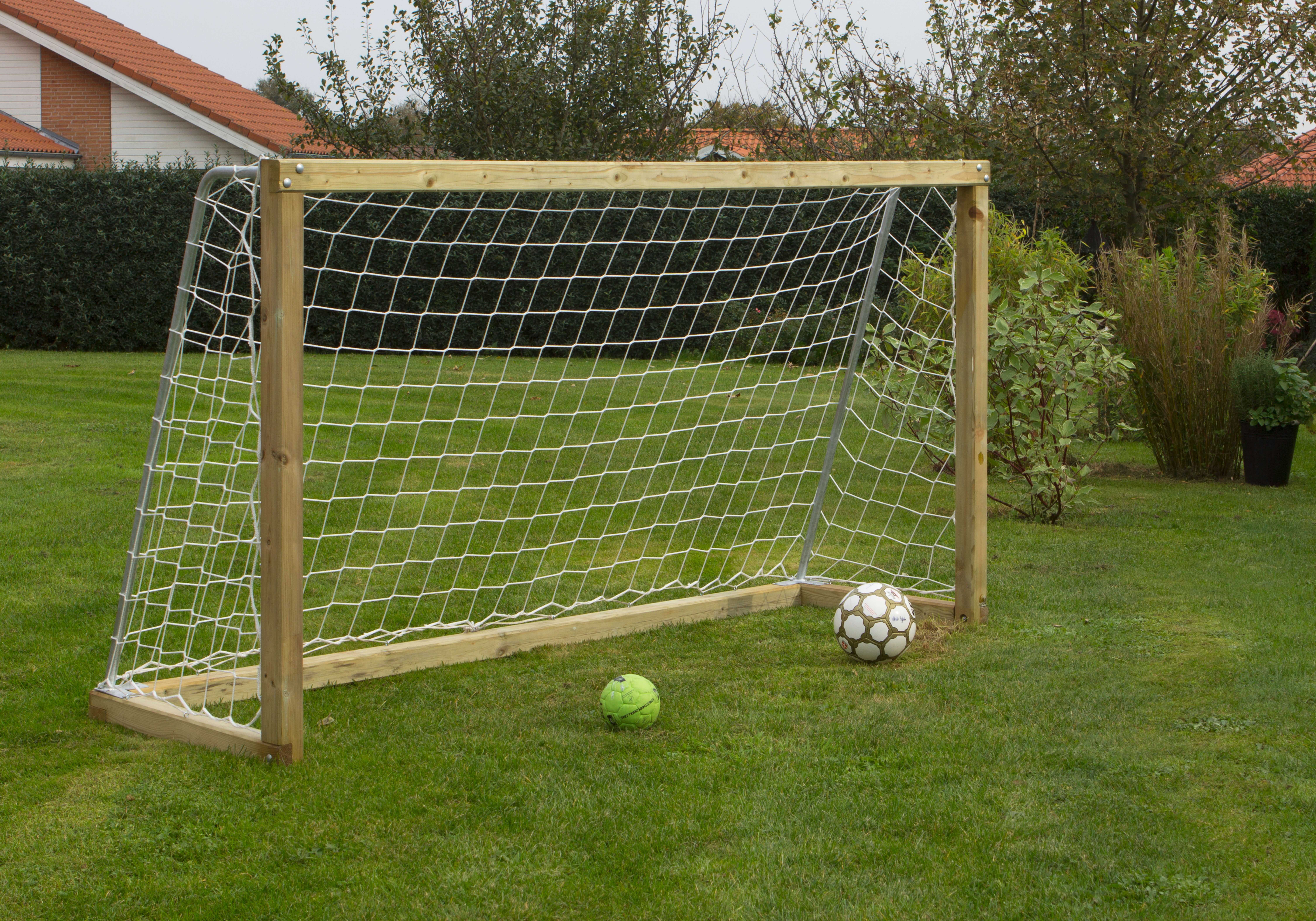 Fußballtor aus Holz für den Garten - Spiel und Garten