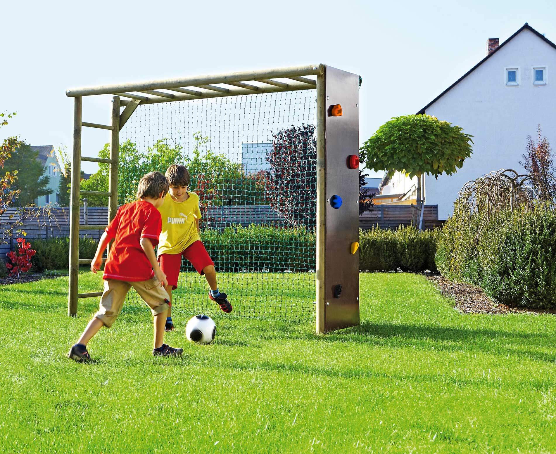 Bekletterbares Fußballtor aus Rundholz - Spiel und Garten