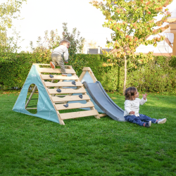 kletterturm spielgerät für kleine kinder und babys im garten mit rutsche und klettermöglichkeit